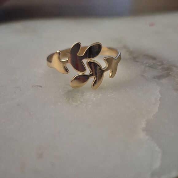 Delicate Gold Tone Leaf Wrap Ring - Minimalist Nature Inspired Band - Picture 6 of 8